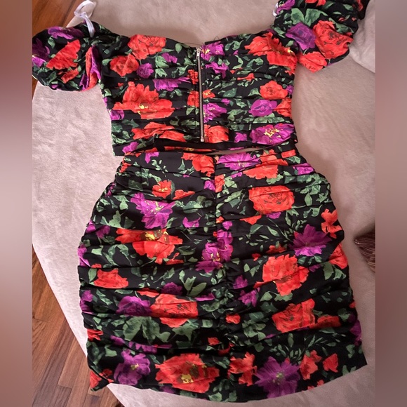 🆕 Lulus floral print 2-piece strapless crop top and skirt set. Top S/Skirt XS - Picture 3 of 7